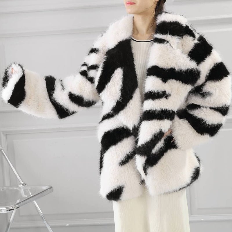 Cappotto in pelliccia sintetica con stampa Zebra