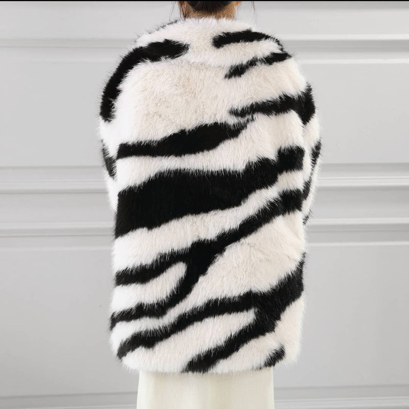 Cappotto in pelliccia sintetica con stampa Zebra