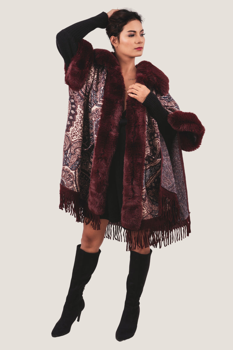 Cappotto stampato in pelliccia sintetica color vino rosso