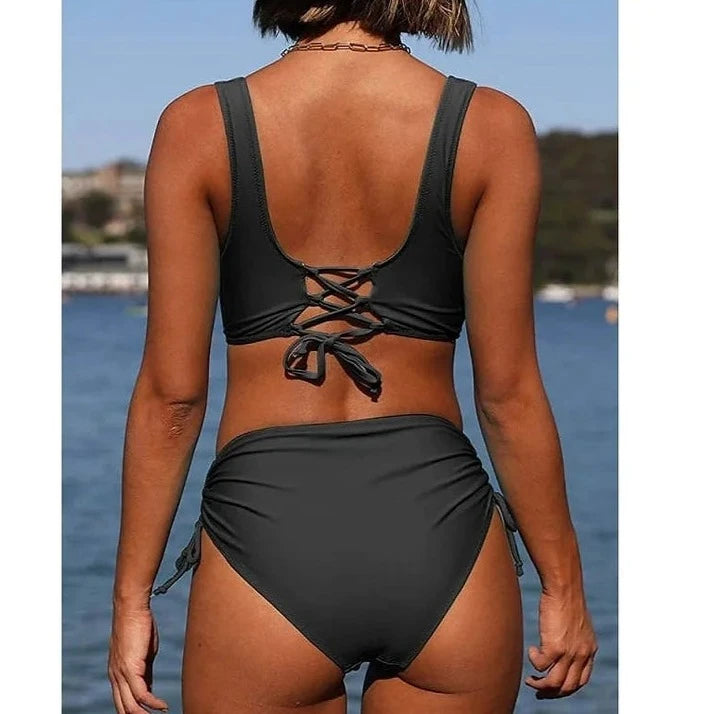 Bikini imbottito con lacci incrociati